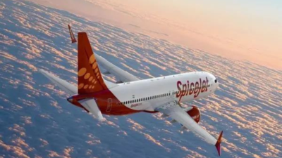 Window pane of Goa-Pune SpiceJet flight comes off midair